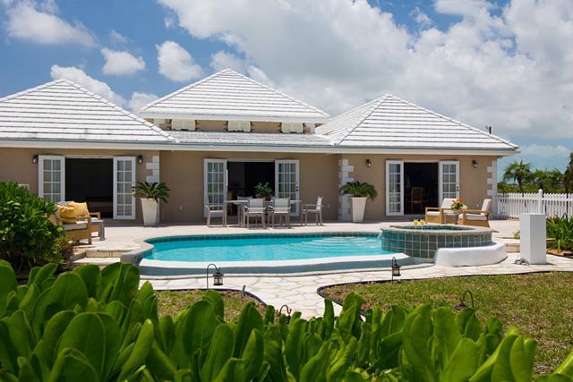 Whitby Pelican Beach Hotel מראה חיצוני תמונה