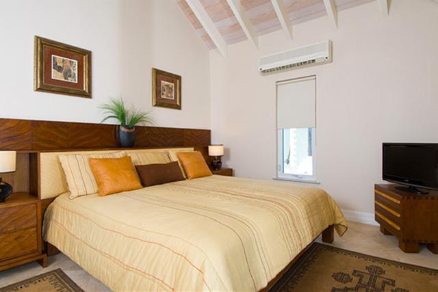 Whitby Pelican Beach Hotel מראה חיצוני תמונה